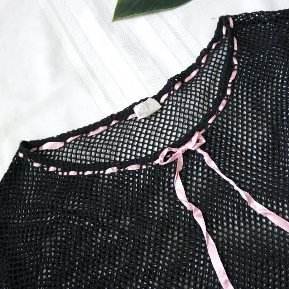 Black fish net long sleeve blouse with pink ribbon bow tie - Picture 5 of 8